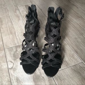 ✨VINCE CAMUTO FANTIN SZ 5✨